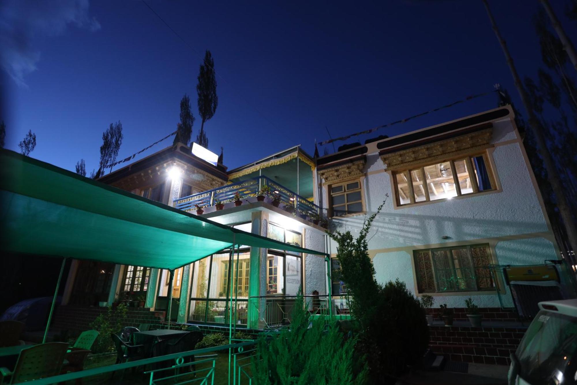Odbar Guest House Best Guest House At Leh Ladakh Bagian luar foto