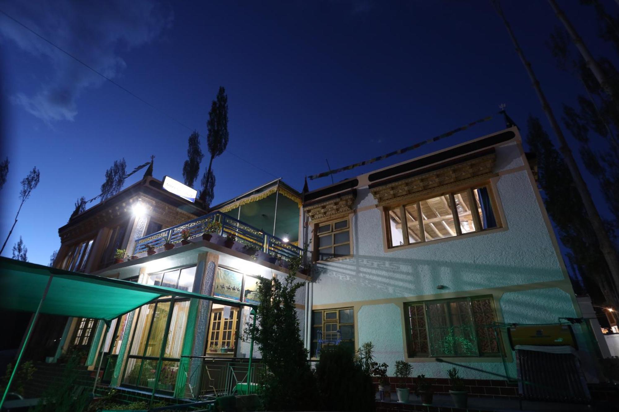 Odbar Guest House Best Guest House At Leh Ladakh Bagian luar foto