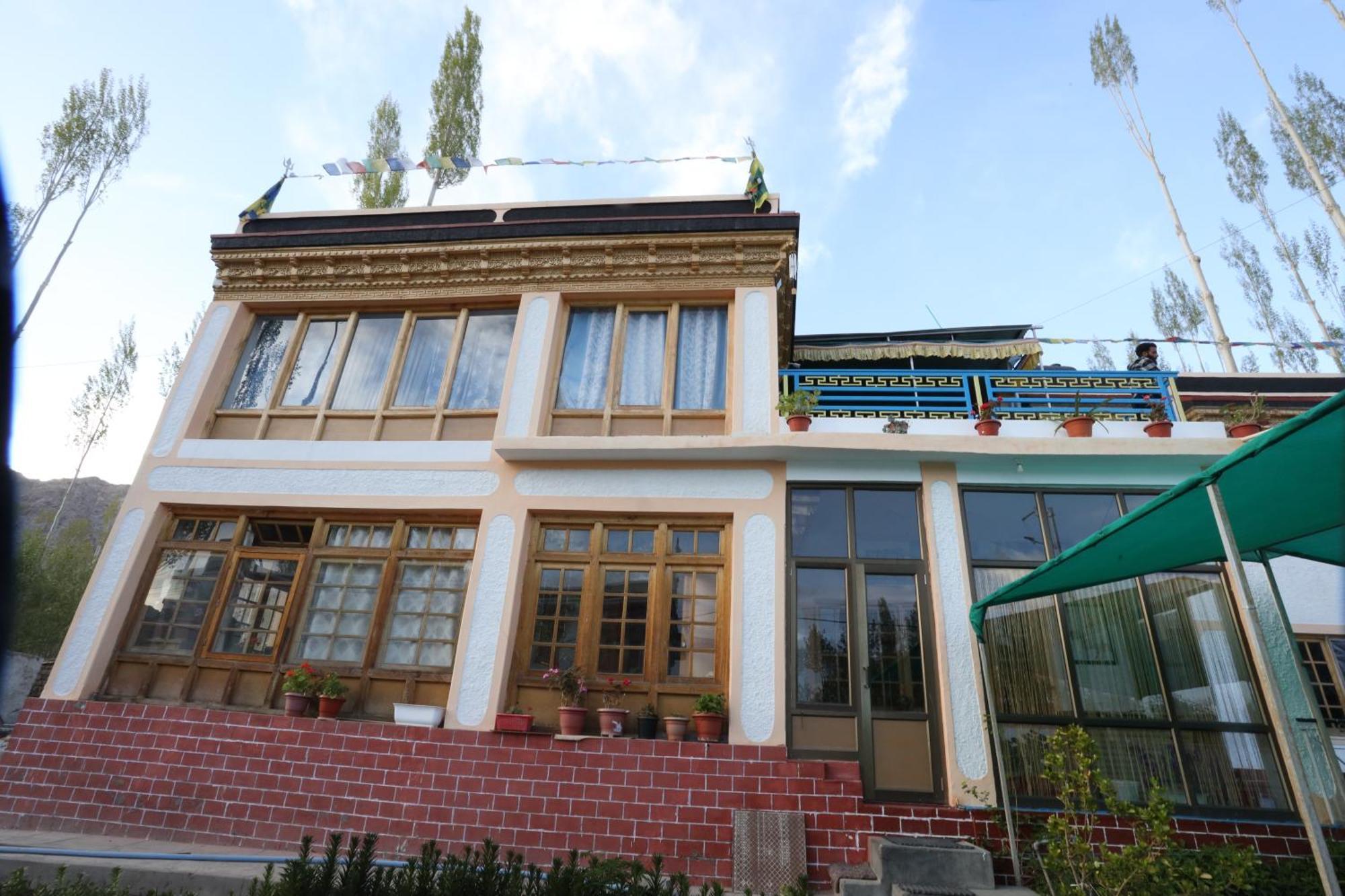 Odbar Guest House Best Guest House At Leh Ladakh Bagian luar foto